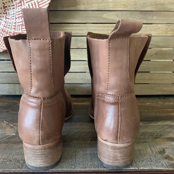 Urban Outfitter EC Side Overlap Boot 💕 - Picture 4 of 8